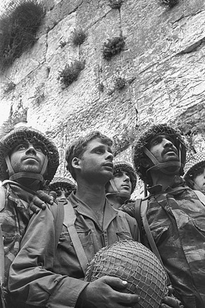 Paratroopers at the Western Wall, Six-day War
