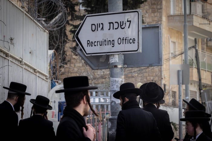 Haredim near recruiting office