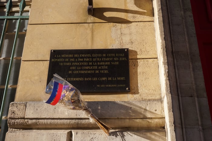 Commemorative plate on a French school in memory of the Jewish pupils deported under the German Occupation