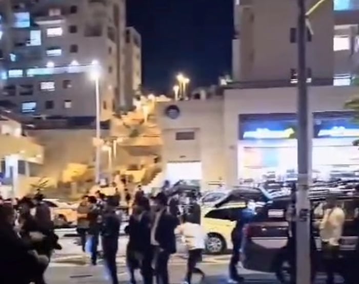 Police attack Haredi protesters with batons