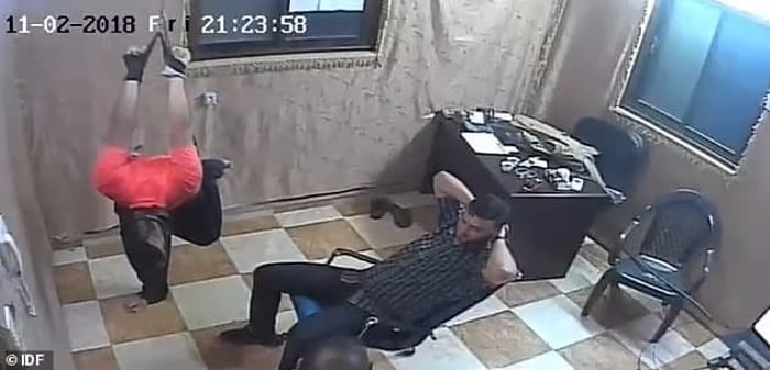 Hamas tortures a Palestinian