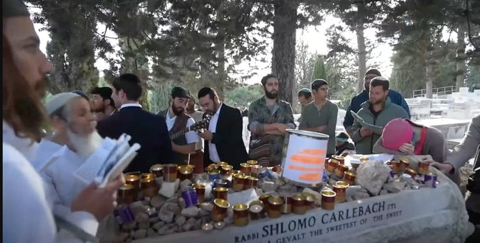 Rabbi Shlomo Carleabch's grave 