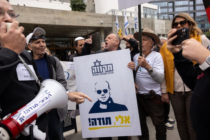 Israelis protest in support of Eli Feldstein and the Israeli soldier accused of leaking classified documents, outside the court in Tel Aviv, November 27, 2024