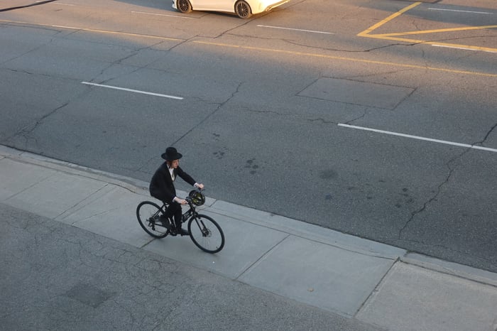 In broad daylight: Haredi cyclist attacked in Jerusalem