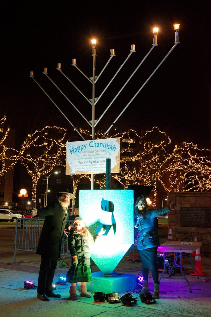 Chabad of the beaches lights Hanukkah candles, 2017