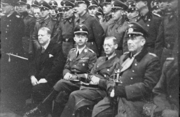 Senior Nazi officials with Vidkun Quisling, the Norwegian official must identified with Nazi collaboration.