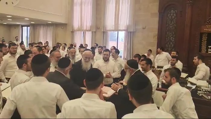 Rabbi Rapaport with his students