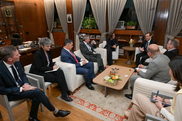 Herzog meeting with Red Cross