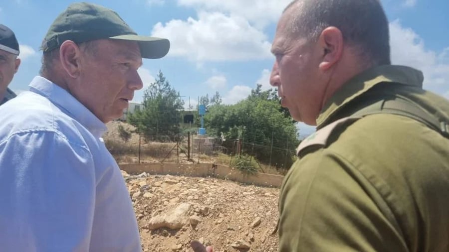 State Comptroller Matanyahu Engelman visiting a post at the Lebanese border