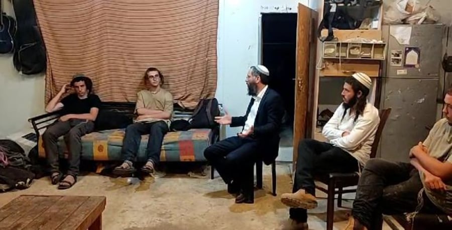 Rabbi Bareli with the residents of Givat Oz Zion