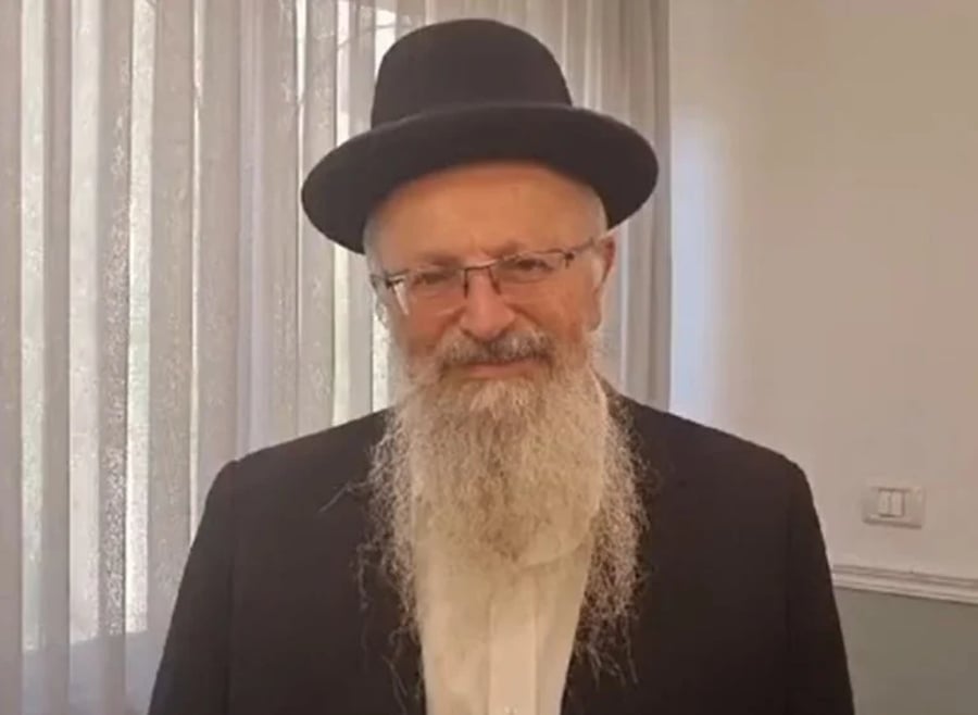 Among the signatories, Rabbi Shmuel Eliyahu