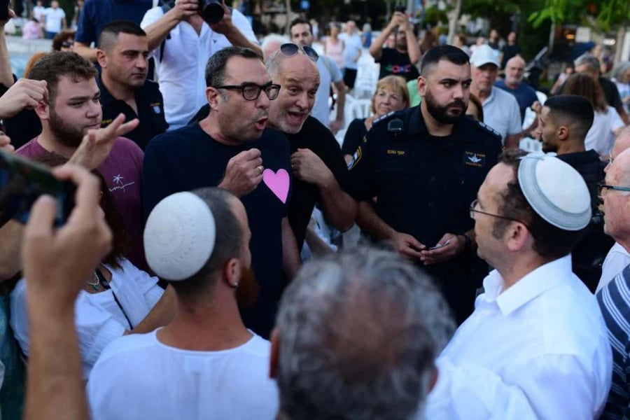 Photo: Zaira in front of protesters on Yom Kippur