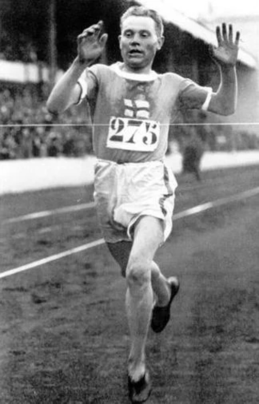 Paavo Nurmi running