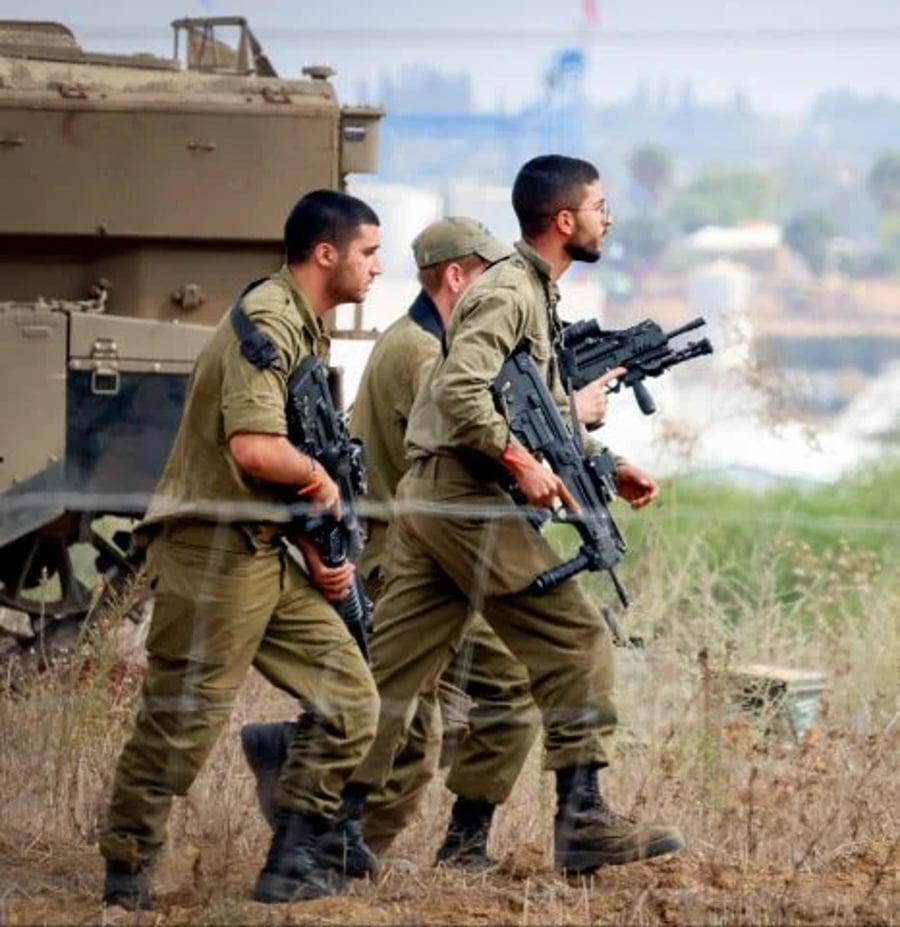 IDF soldiers on the Gaza border.