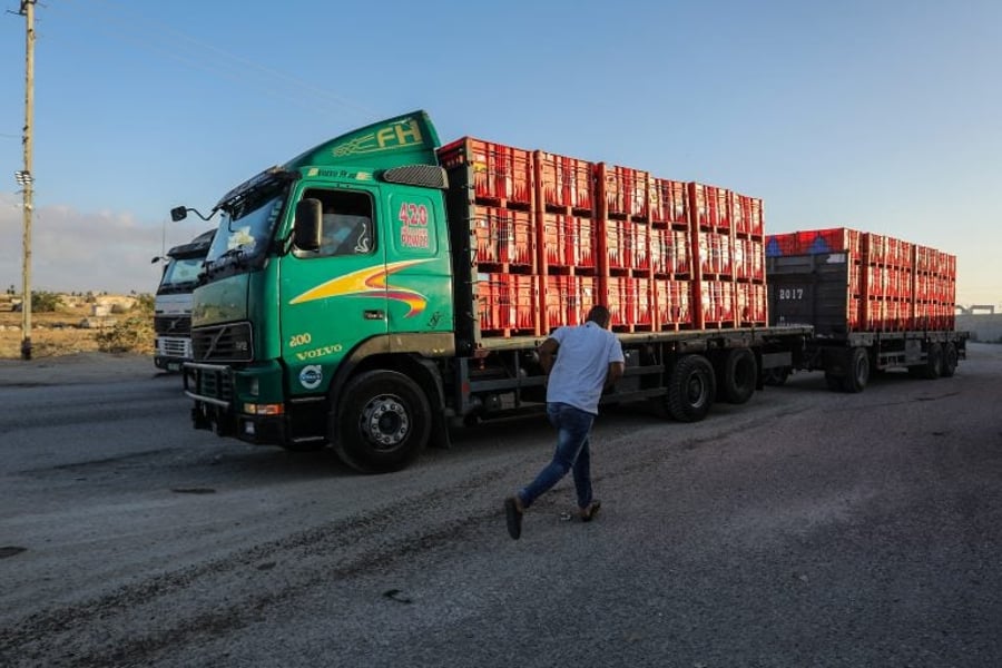 Trucks at the Rafah crossing