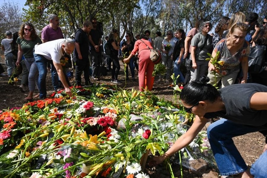 Funeral in Be'eri