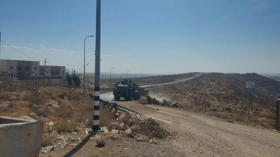 Opening of road for Palestinians near Maaleh Amos.