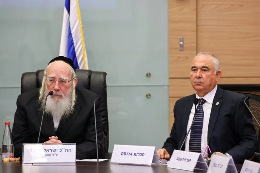 Discussion of orphans at the Knesset Welfare Committee.