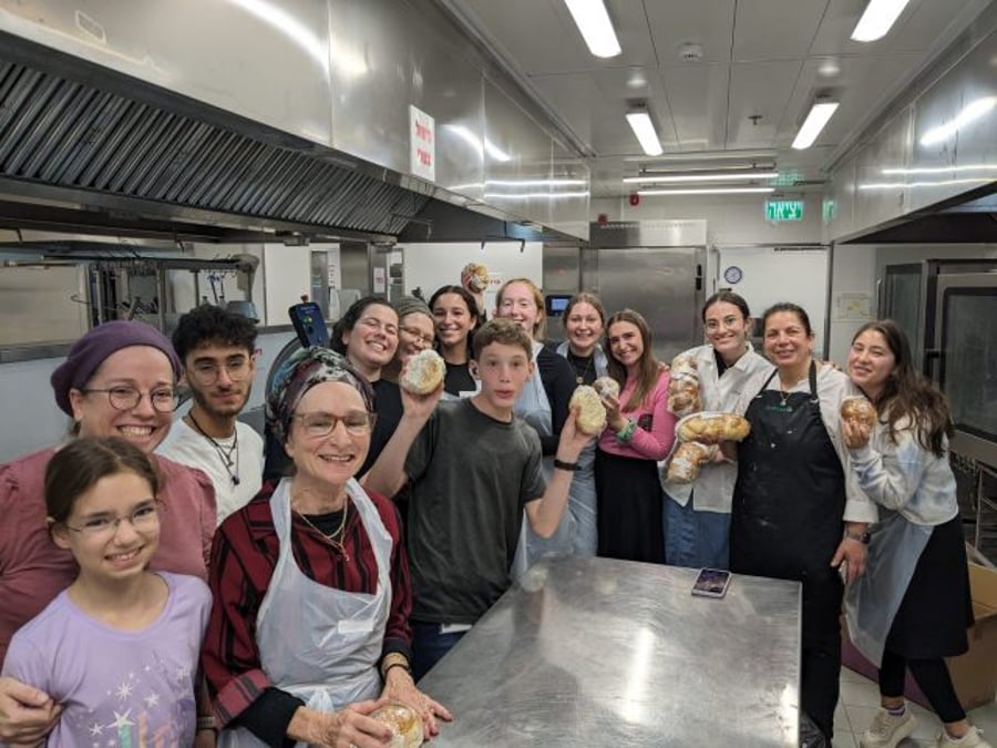 Rachel and her voluntary army of challah bakers.