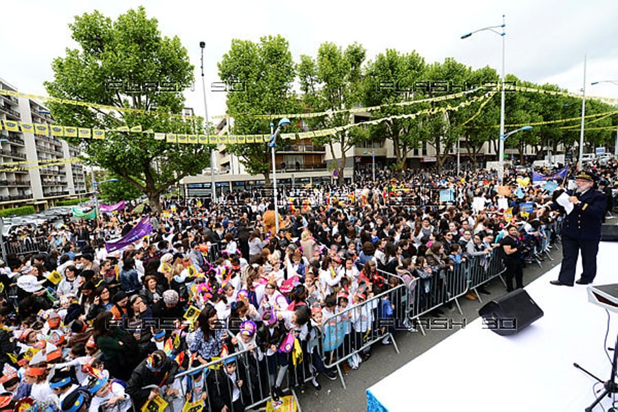 French Jews publicly celebrating Lag BaOmer in 2016, in simpler times.