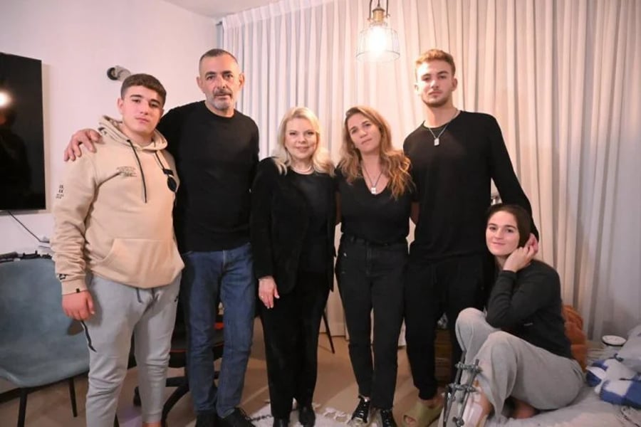 Sara Netanyahu with the Regev family