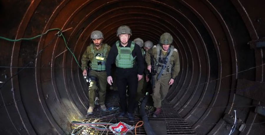 Gallant in the tunnel