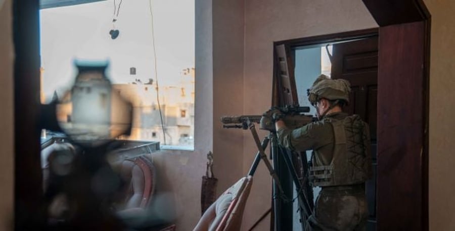 IDF soldiers in Khan Yunis, Gaza.