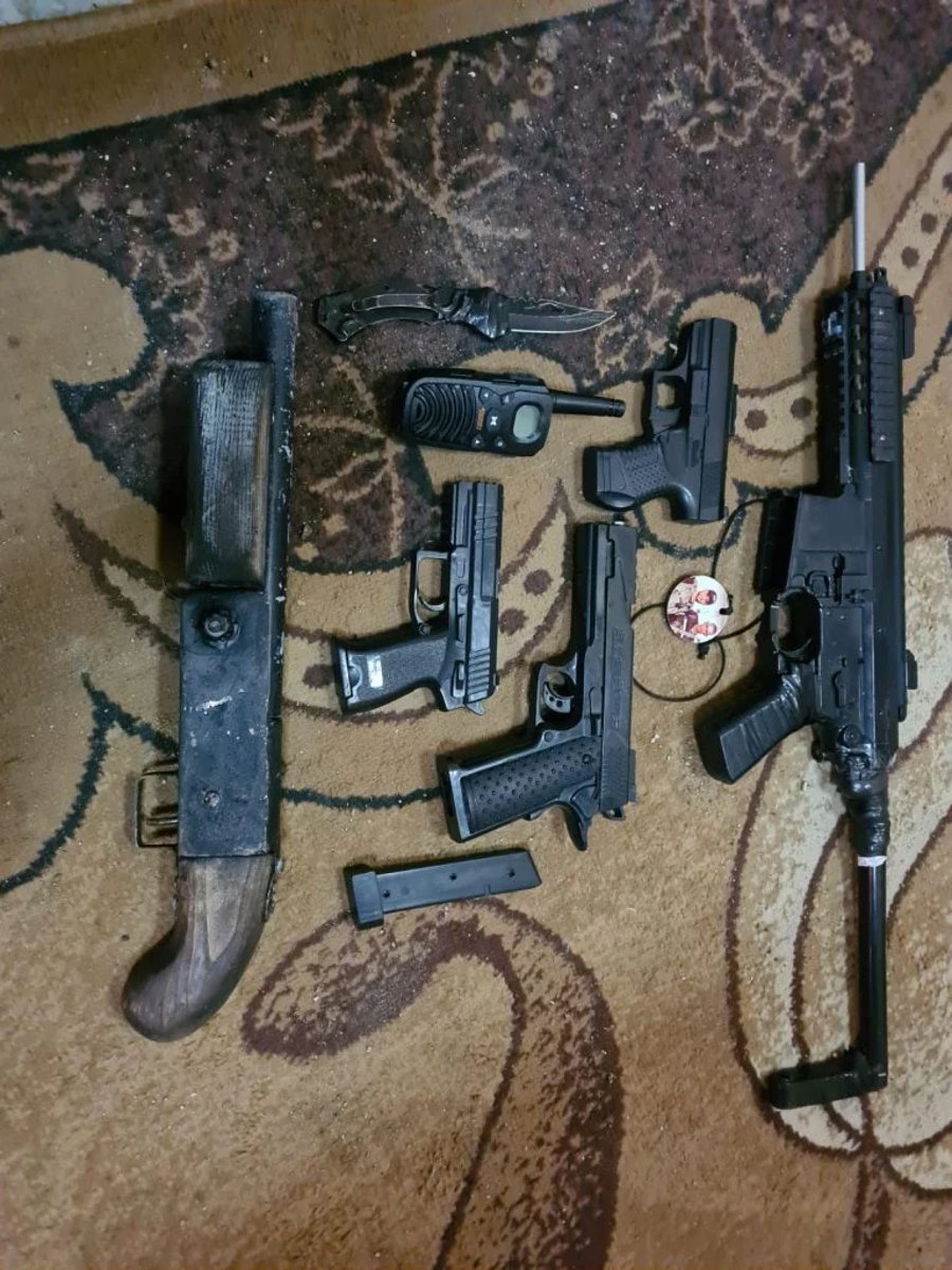 The weapons and means of warfare seized at the scene