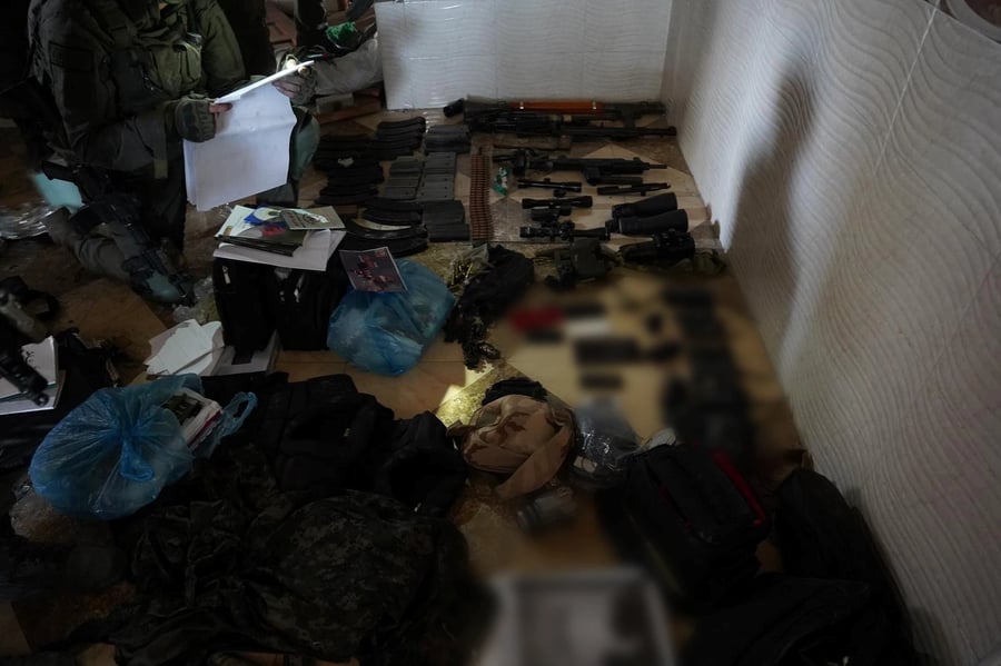 The weapons and means of warfare seized at the scene