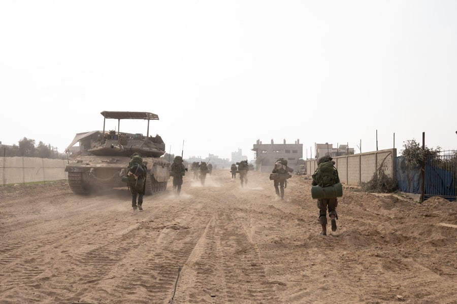 IDF tank and soldiers, Khan Yunis, Gaza.