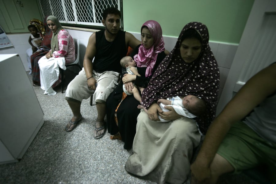 Palestinians at al-Aqsa Hospital. Illustration.