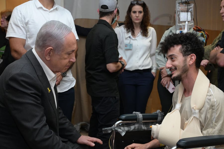 Prime Minister Netanyahu and a wounded IDF soldier.