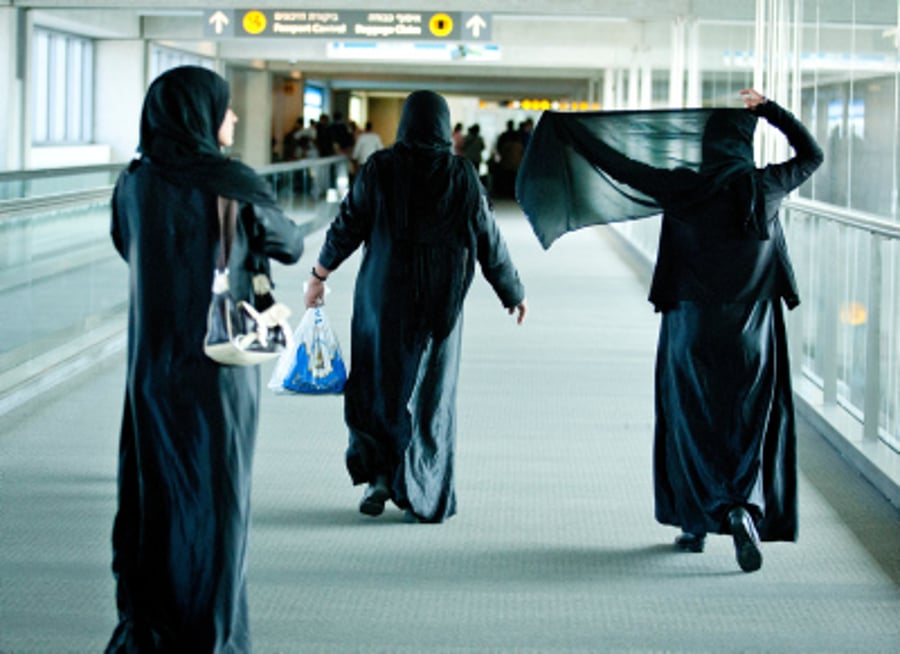 Jewish Yemenite immigrants arriving at Ben Gurion Airport in Tel Aviv 