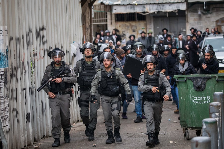 Israeli border police raid