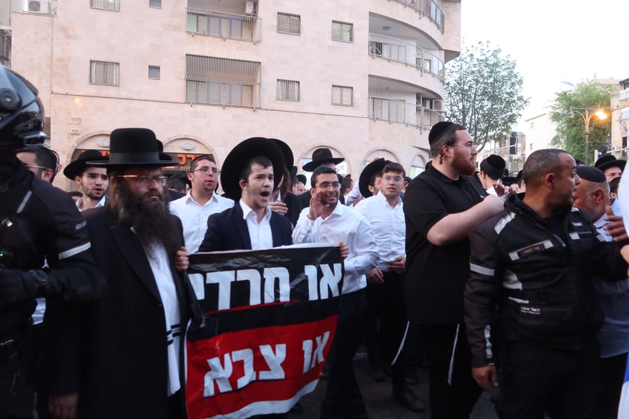 Haredim at a draft protest