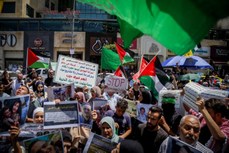 Palestinians f protest following the killing of Hamas leader Ismail Haniyeh in Iran, in the West Bank city of Hebron, August 3, 2024.