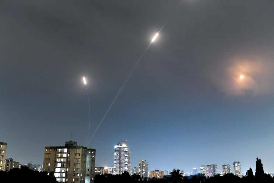 Interception rockets over Tel Aviv. Illustration.