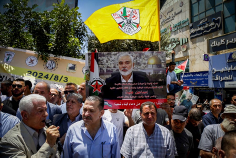 Palestinians from the Fatah movement protest following the killing of Hamas leader Ismail Haniyeh 