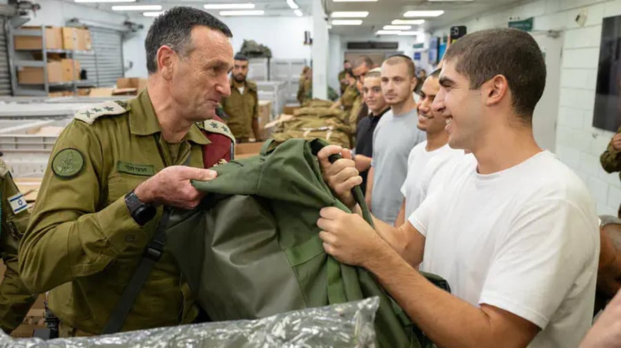 Chief of Staff Halevi visits new recruits