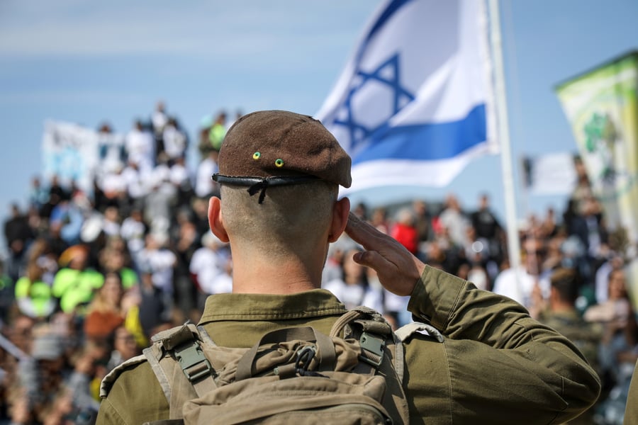 A proud Israeli soldier with the flag 