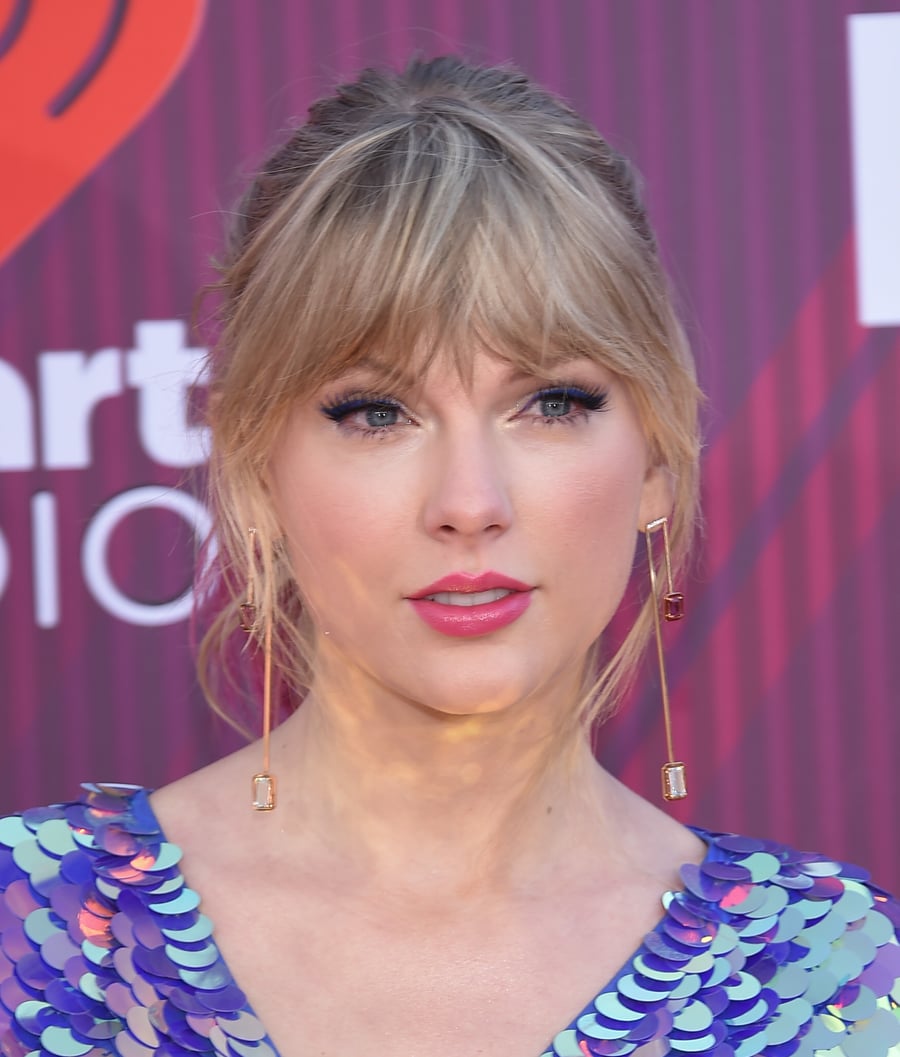 Taylor Swift arrives for the iHeart Radio Music Awards