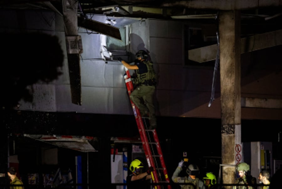 Israeli security forces at the scene of a car bomb explosion in the the Gush Eztion Junction in the West Bank, on August 31, 2024