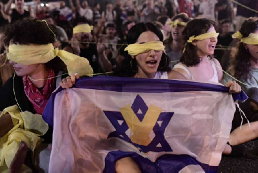 Israelis block the Ayalon Highway and clash with police in Tel Aviv, during a protest calling for the release of Israelis held hostage by Hamas terrorists in Gaza on September 1, 2024