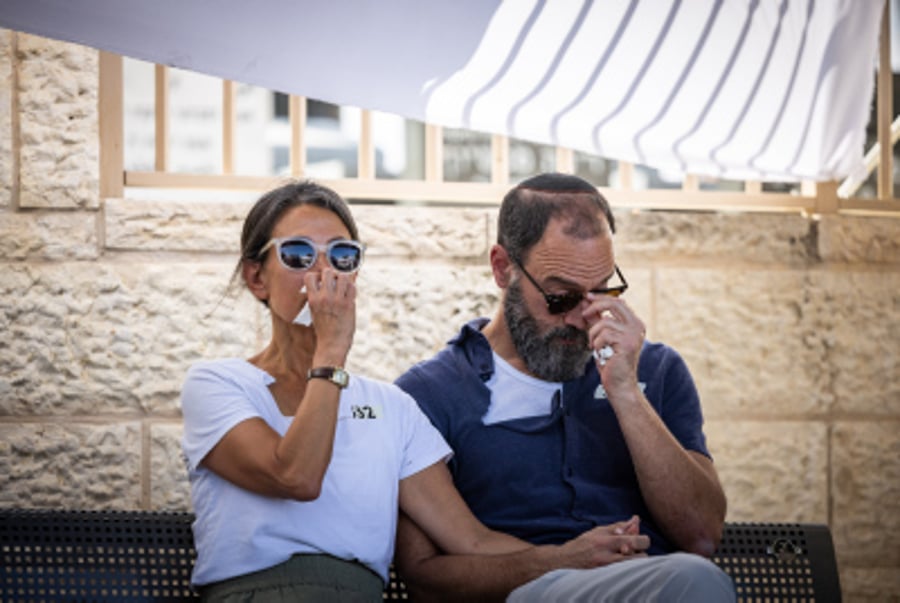 Hersch Goldberg Polin's parents Jon and Rachel at his funeral at Har haMenuchot cemetery in Jerusalem