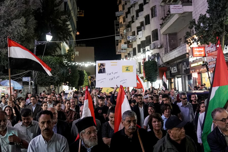 Palestinians hold pictures of Hezbollah Secretary-general Hassan Nasrallah and wave the Lebanese flags during a demonstration against his assassination, Ramallah, September 28, 2024