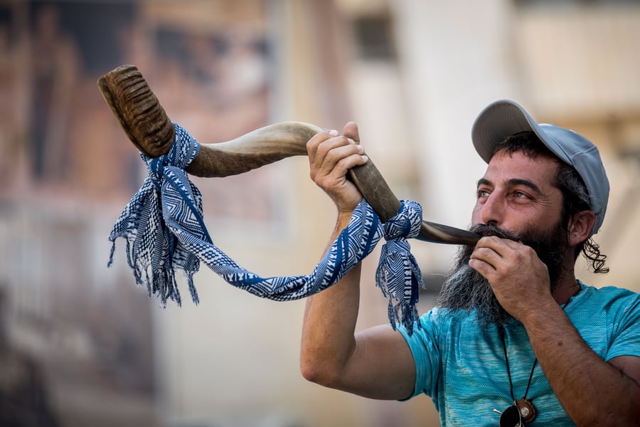 A Jewish man blows the Shofar on Jaffa street in Jerusalem