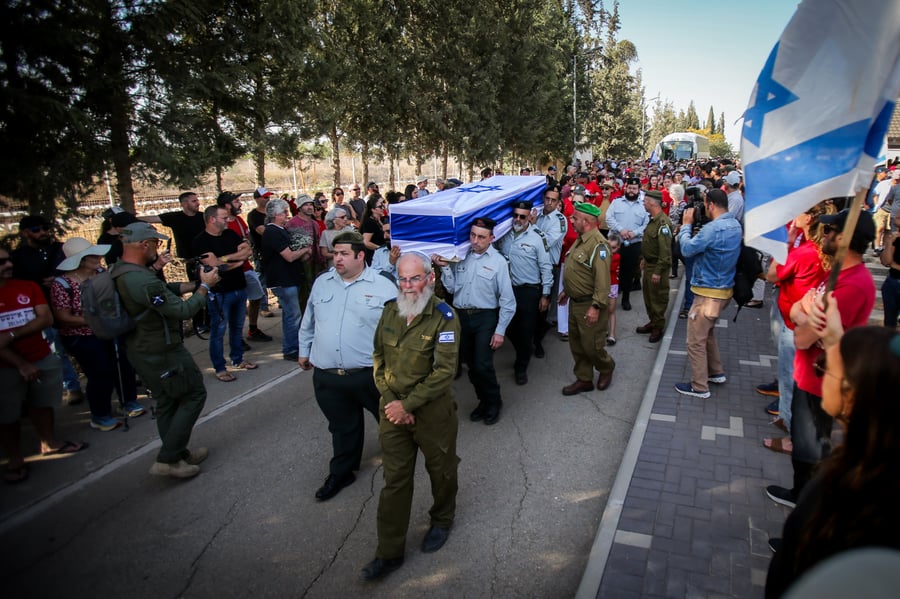 Funeral of Warrant officer (res.) Omri Lotan, at HaMesila Alternative Cemetery in Hefer Valley, on October 27, 2024. He fell in battle in southern Lebanon. 