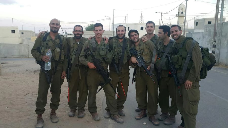 Yedidya Bloch with IDF fighters