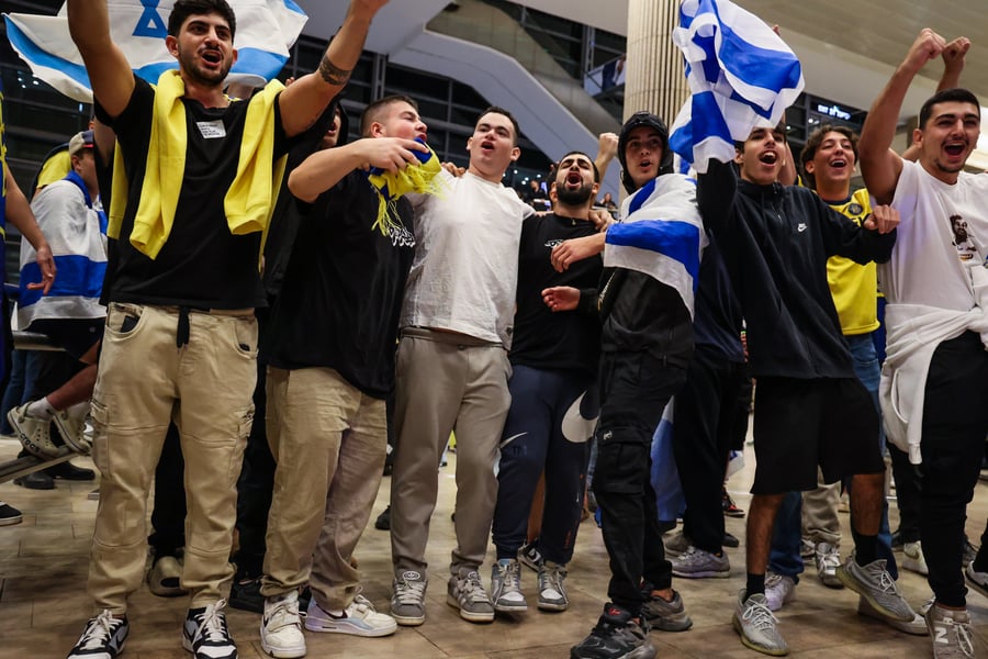 Relieved Israeli fans finally back in Israel