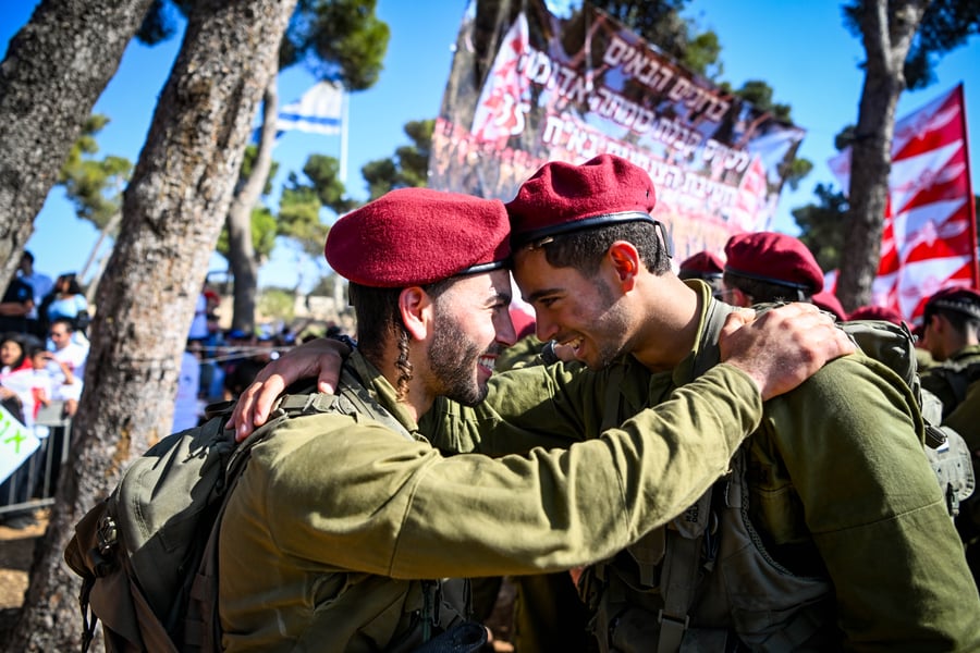 sraeli soldiers attend a swearing in ceremony as they enter the Paratroopers Brigade, at the Ammunition Hill Heritage Site in Jerusalem, November 6, 2024